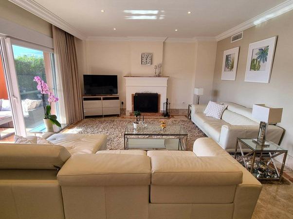 Elegant Semi-Detached Villa with Private Garden – Santa Clara Golf, Marbella East