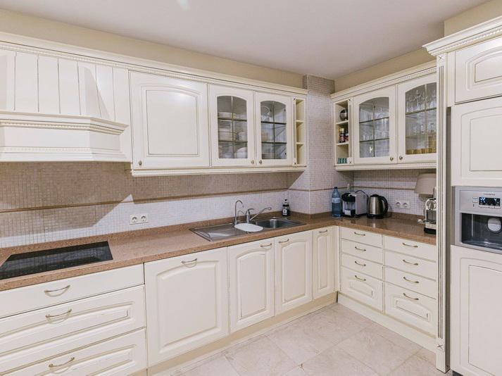 Beachfront Townhouse with Direct Access to the Sea – Bahía de Marbella