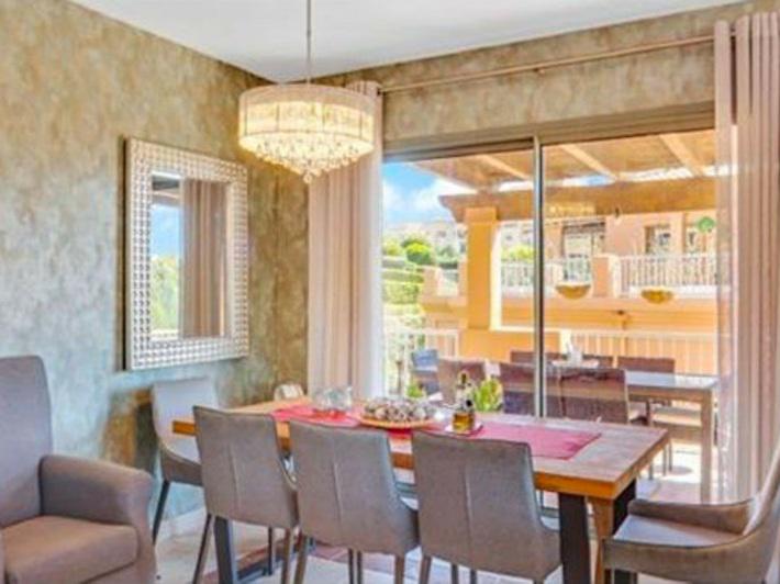 Spacious Penthouse with Golf Views and Large Terraces – Benatalaya, Benahavís
