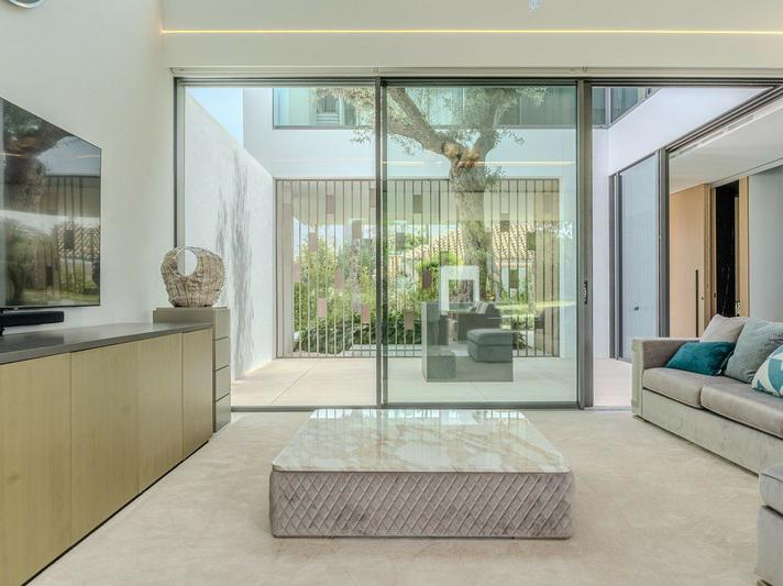 Luxury Villa with Rooftop Pool in Exclusive Vilas 6 – Puerto Banús, Marbella