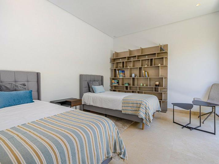 Elegant Villa with Heated Pool and Sea Views – Marbella