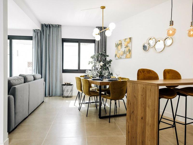 Semi-Detached House with Spacious Terrace – El Paraíso, Costa del Sol