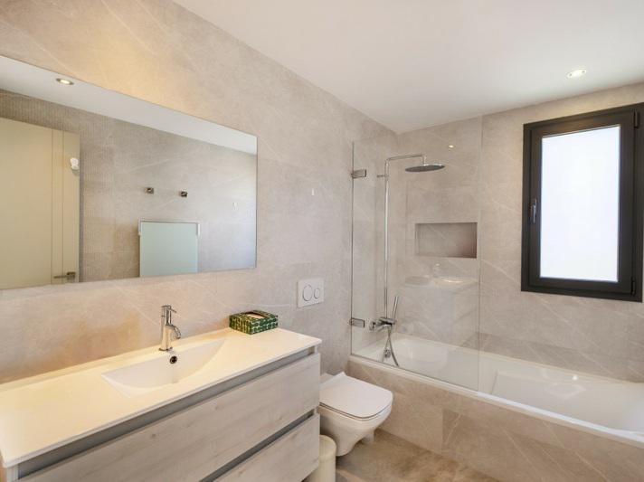 Luxury Villa with Pool, Jacuzzi and Cinema Room – Golden Mile, Marbella