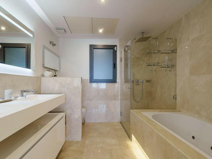 Luxury Beachfront Duplex with Private Terrace – Estepona