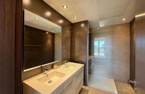 Elegant Ground-Floor Apartment with Private Garden – Avalon, Los Arqueros, Benahavís