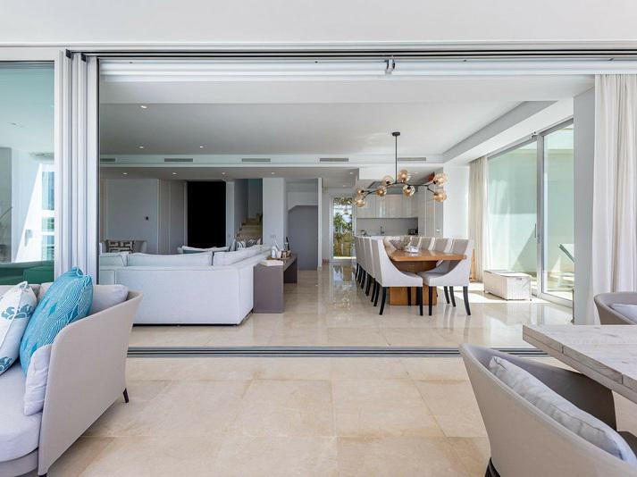 Luxury Villa with Heated Pool and Panoramic Views – Marbella