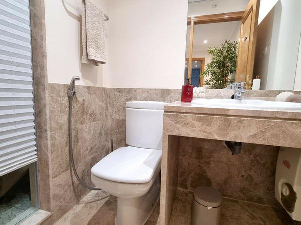 Elegant Semi-Detached Villa with Private Garden – Santa Clara Golf, Marbella East