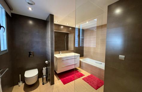Elegant Ground-Floor Apartment with Private Garden – Avalon, Los Arqueros, Benahavís