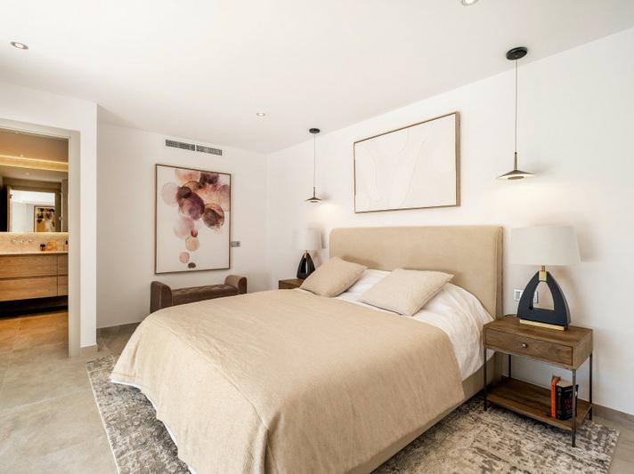 Luxury Villa with Pool, Jacuzzi and Cinema Room – Golden Mile, Marbella