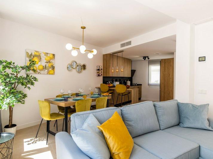 Semi-Detached House with Spacious Terrace – El Paraíso, Costa del Sol
