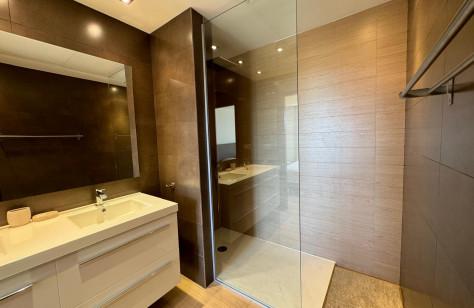 Elegant Ground-Floor Apartment with Private Garden – Avalon, Los Arqueros, Benahavís
