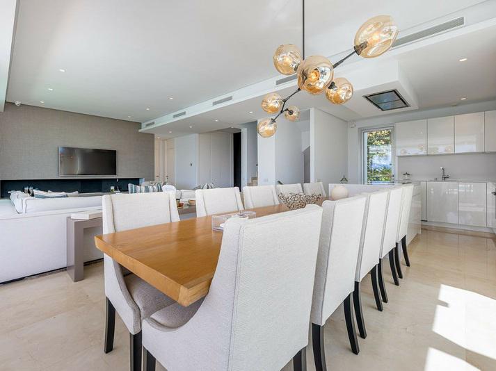 Luxury Villa with Heated Pool and Panoramic Views – Marbella