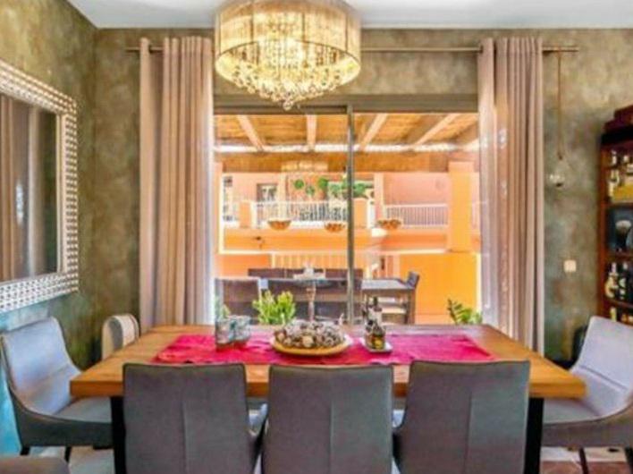 Spacious Penthouse with Golf Views and Large Terraces – Benatalaya, Benahavís