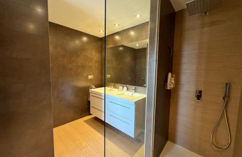 Elegant Ground-Floor Apartment with Private Garden – Avalon, Los Arqueros, Benahavís