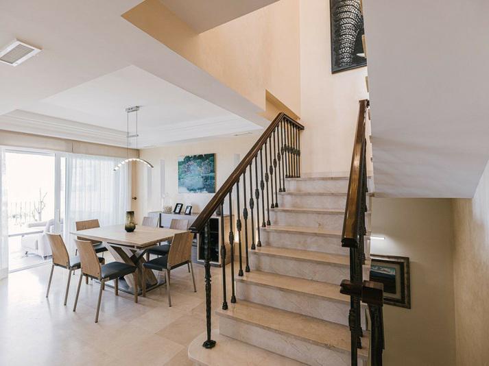 Beachfront Townhouse with Direct Access to the Sea – Bahía de Marbella