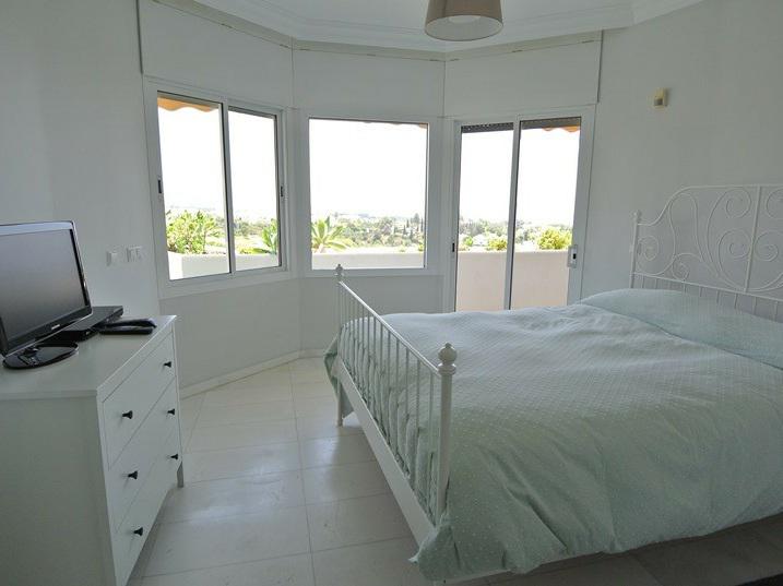Penthouse with Sea Views – Ancon Sierra, Golden Mile
