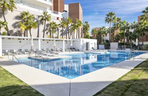 Elegant Ground-Floor Apartment with Private Garden – Avalon, Los Arqueros, Benahavís