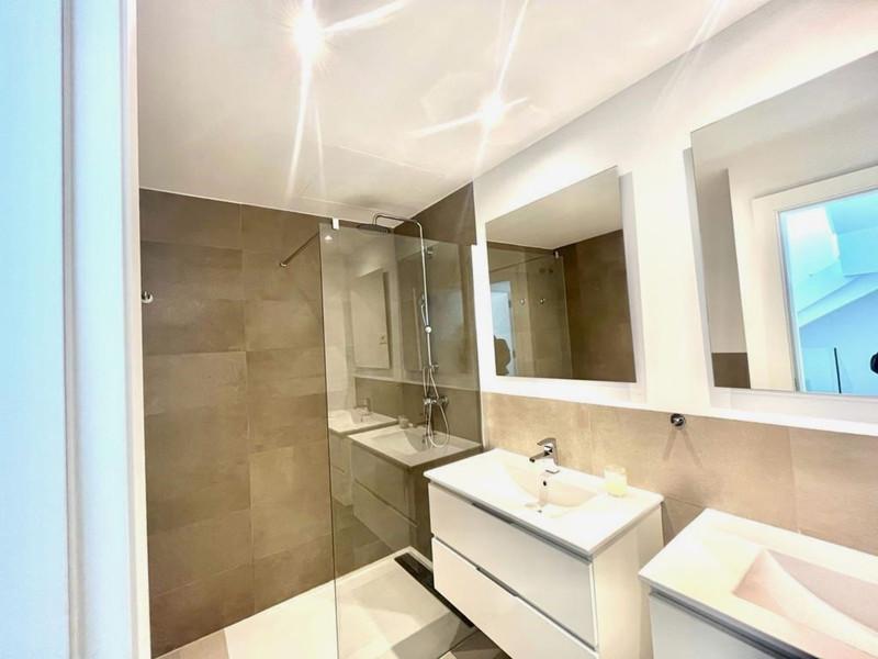 Modern Beachside Townhouse with Rooftop Jacuzzi – Playa de Guadalobón, Estepona