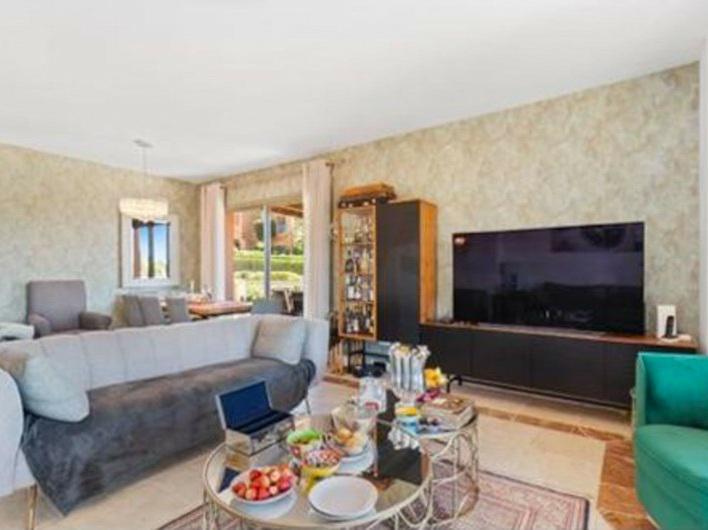 Spacious Penthouse with Golf Views and Large Terraces – Benatalaya, Benahavís