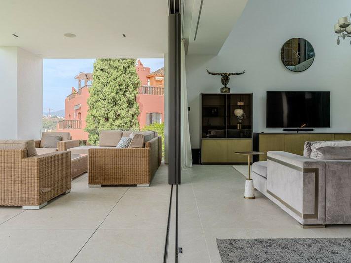 Luxury Villa with Rooftop Pool in Exclusive Vilas 6 – Puerto Banús, Marbella