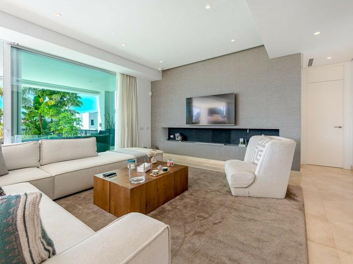 Luxury Villa with Heated Pool and Panoramic Views – Marbella