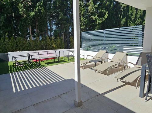 Modern Beachside Townhouse with Rooftop Jacuzzi – Playa de Guadalobón, Estepona