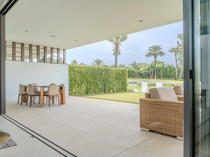 Luxury Villa with Rooftop Pool in Exclusive Vilas 6 – Puerto Banús, Marbella