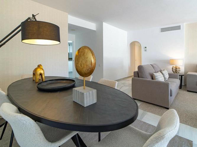 Renovated Apartment with Terrace – Puerto Banús
