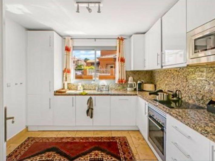Spacious Penthouse with Golf Views and Large Terraces – Benatalaya, Benahavís