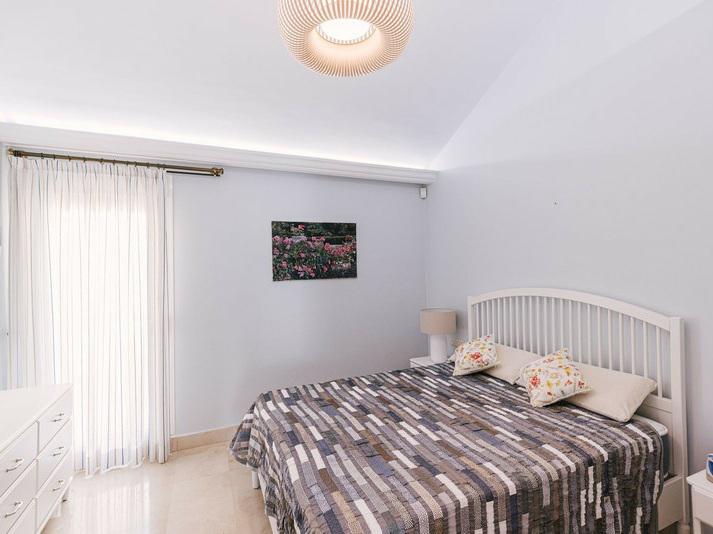 Beachfront Townhouse with Direct Access to the Sea – Bahía de Marbella