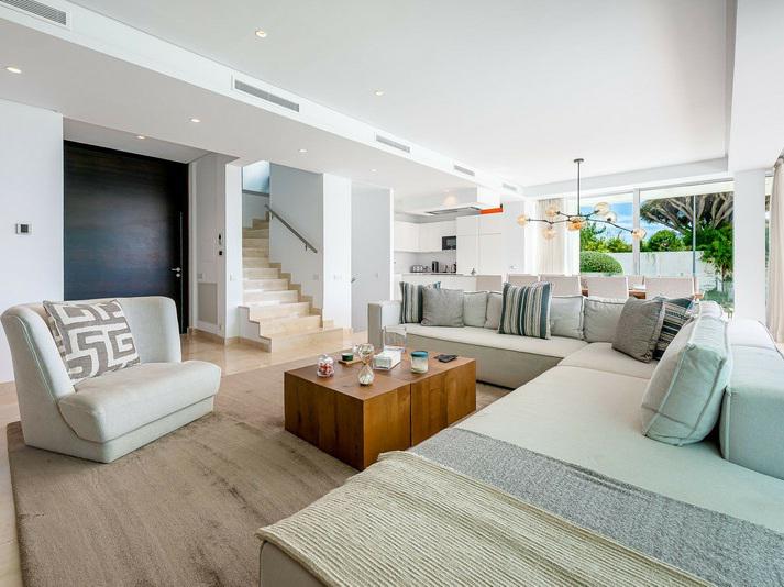 Luxury Villa with Heated Pool and Panoramic Views – Marbella