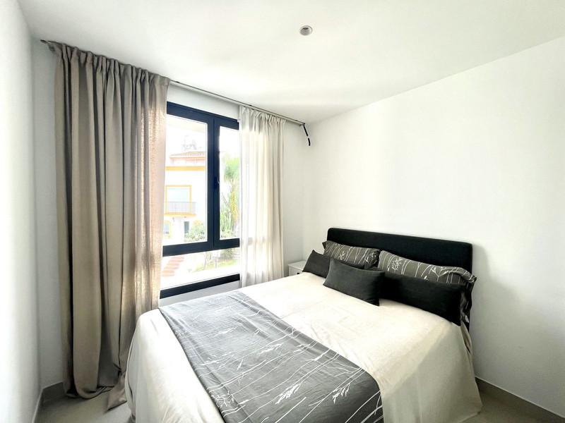 Modern Beachside Townhouse with Rooftop Jacuzzi – Playa de Guadalobón, Estepona