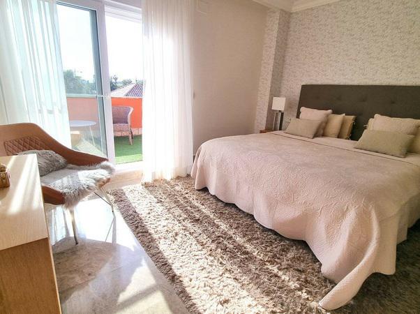 Elegant Semi-Detached Villa with Private Garden – Santa Clara Golf, Marbella East