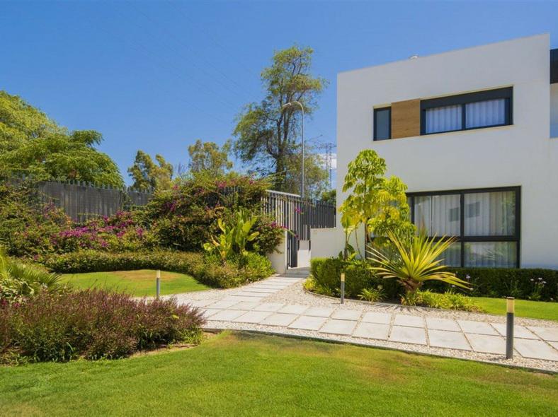 Contemporary Townhouse for Rent in Marein Village – Nueva Andalucía, Marbella