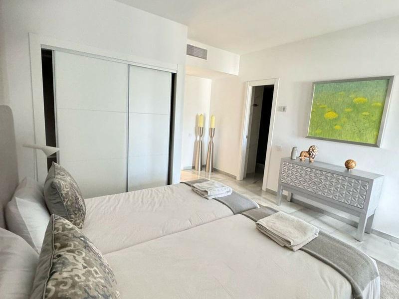Renovated Apartment with Terrace – Puerto Banús