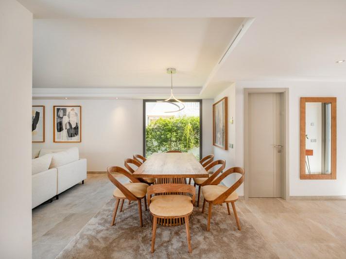 Luxury Villa with Pool, Jacuzzi and Cinema Room – Golden Mile, Marbella
