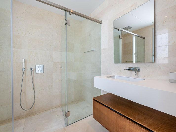 Luxury Villa with Heated Pool and Panoramic Views – Marbella