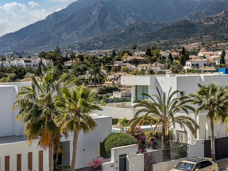 Elegant Villa with Heated Pool and Sea Views – Marbella