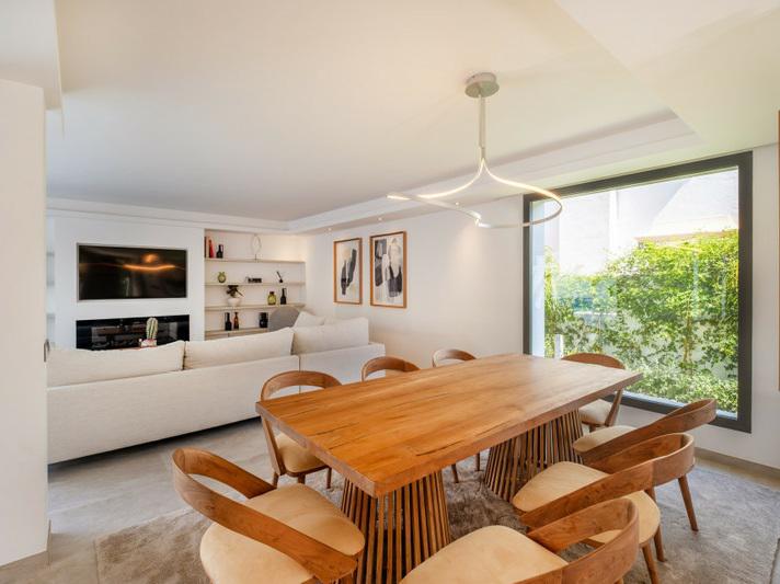 Luxury Villa with Pool, Jacuzzi and Cinema Room – Golden Mile, Marbella