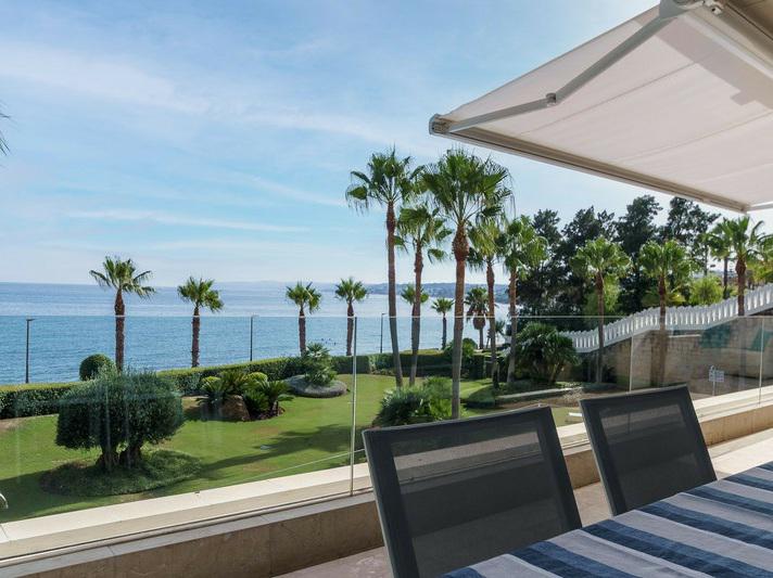 Luxury Beachfront Duplex with Private Terrace – Estepona