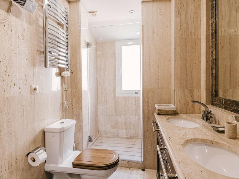 Beachfront Townhouse with Direct Access to the Sea – Bahía de Marbella
