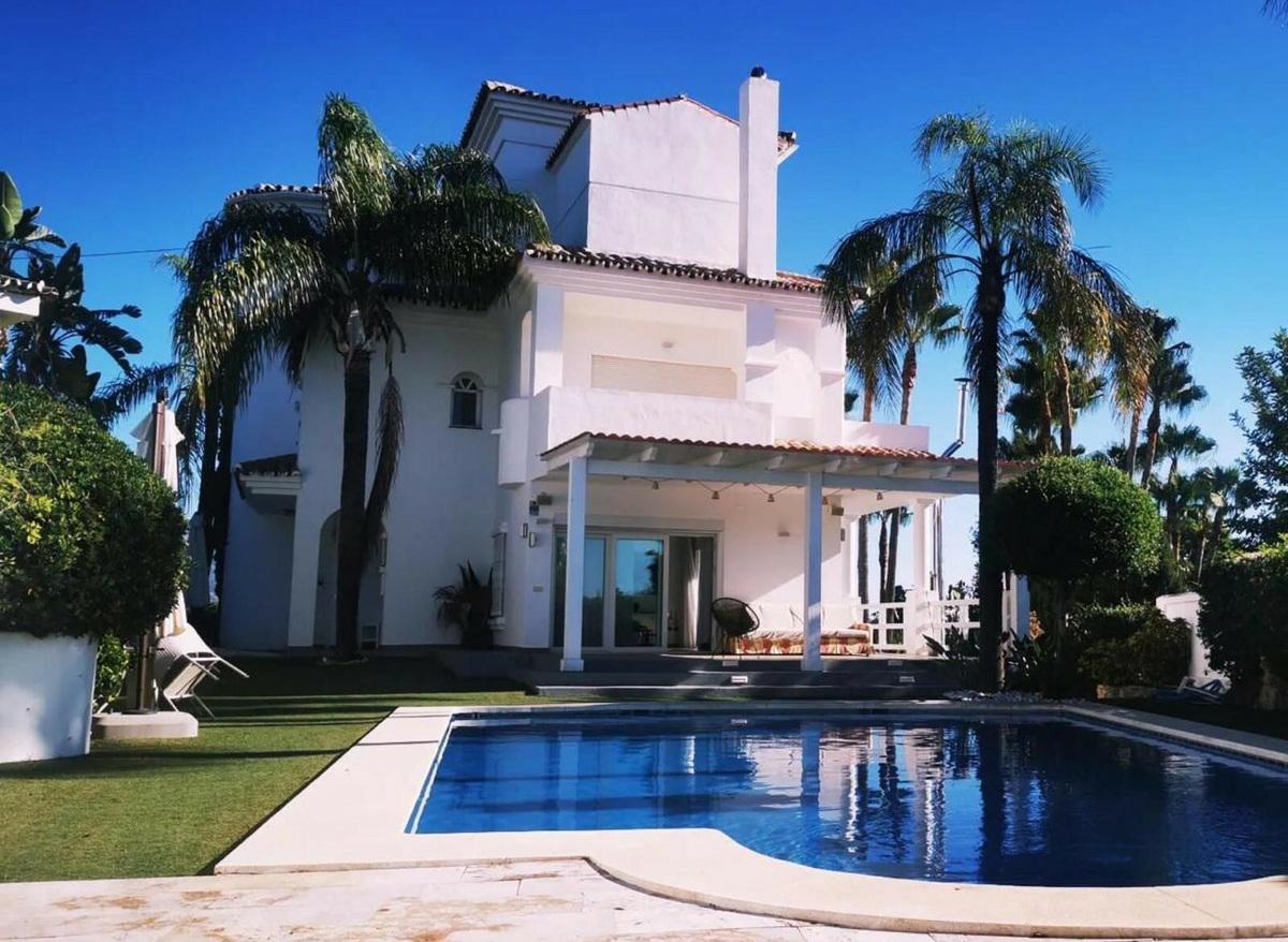Luxury Villa with Heated Pool and Panoramic Views – Nueva Atalaya, Benahavís