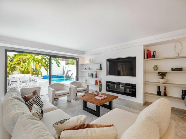 Luxury Villa with Pool, Jacuzzi and Cinema Room – Golden Mile, Marbella