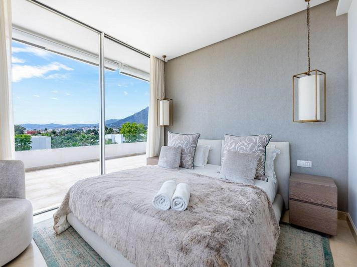 Luxury Villa with Heated Pool and Panoramic Views – Marbella