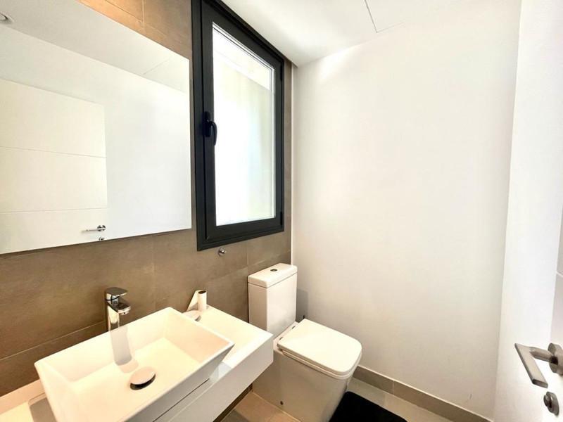 Modern Beachside Townhouse with Rooftop Jacuzzi – Playa de Guadalobón, Estepona
