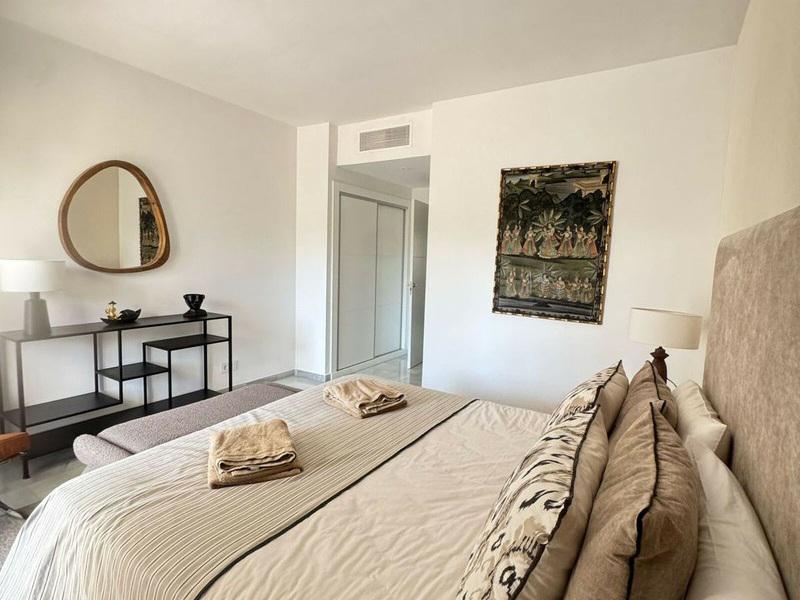Renovated Apartment with Terrace – Puerto Banús