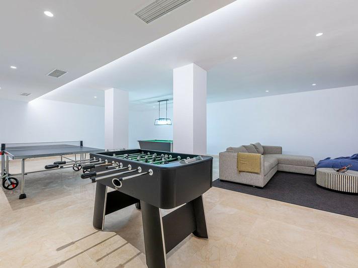 Luxury Villa with Heated Pool and Panoramic Views – Marbella