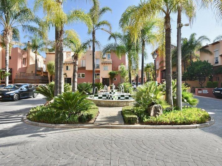 Modern Semi-Detached House in Condes de Iza – Nueva Andalucía, Marbella
