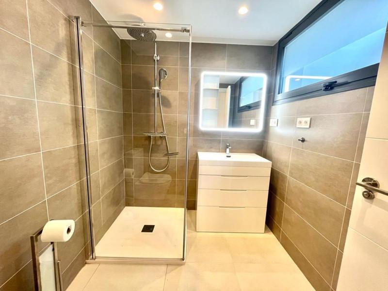 Modern Beachside Townhouse with Rooftop Jacuzzi – Playa de Guadalobón, Estepona