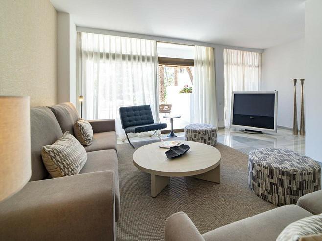 Renovated Apartment with Terrace – Puerto Banús